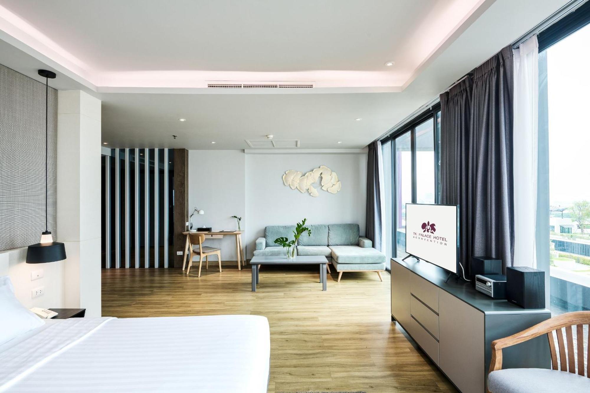 Tk Palace Hotel & Convention Bangkok Exterior photo